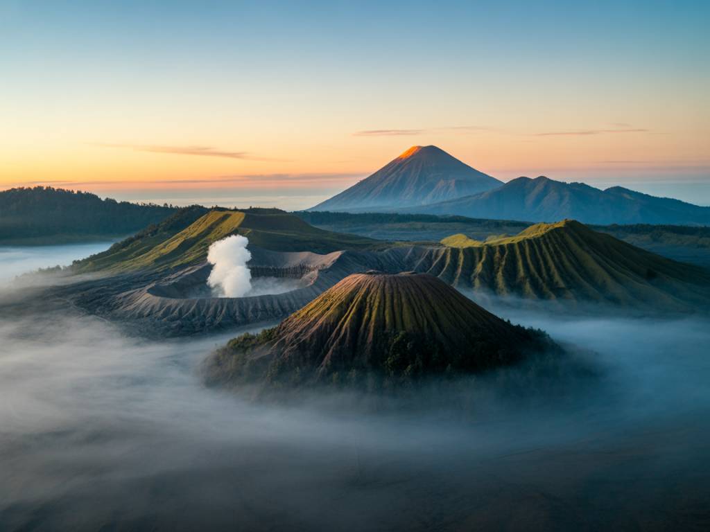 Itinéraire java : volcan bromo, temple borobudur et culture javanaise en circuit vanlife
